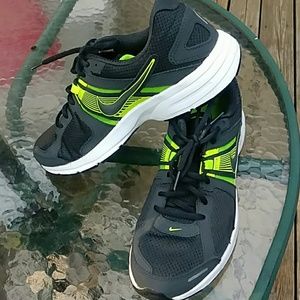 Nike Dart 10 mens size 9.5 Like New